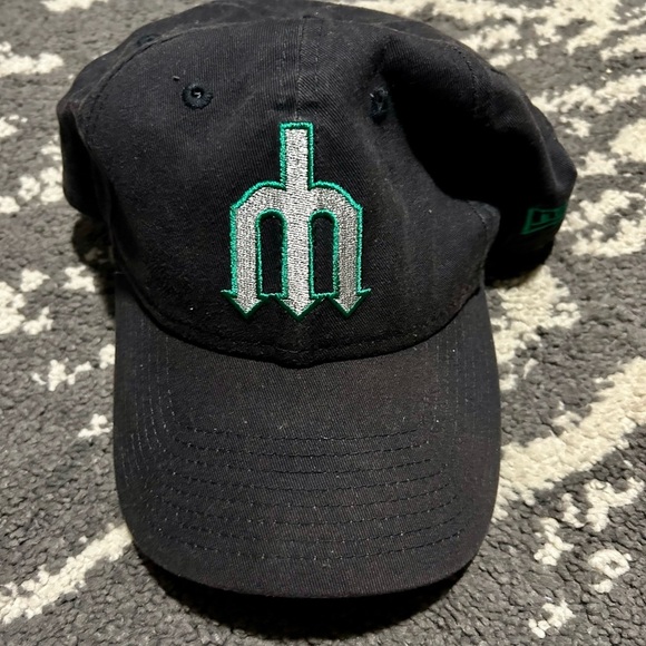 New Era Seattle Mariners Navy Hat Adjustable with Green Embroidery - Picture 1 of 3